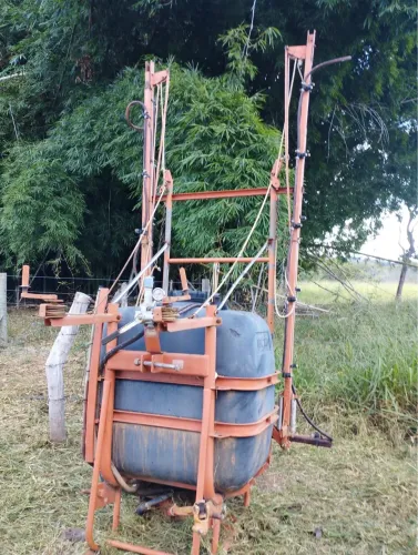 Pulverizador jacto 600 litros barra 12 metros 
