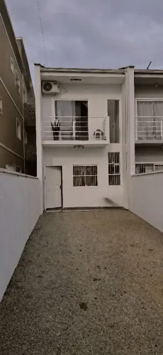 Sobrado Geminado na praia da Salina na Barra do Sul - Pode ser financiado!