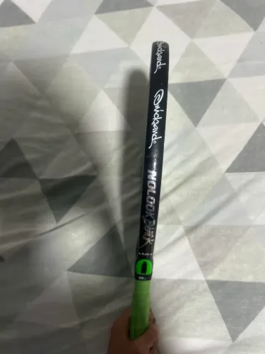 Vendo raquete de beach TENNIS quicksand nova