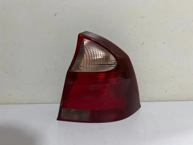 Lanterna direita Corsa Sedan 2003/2004/2005/2006/2007/2008/2009/2010/2011/2012