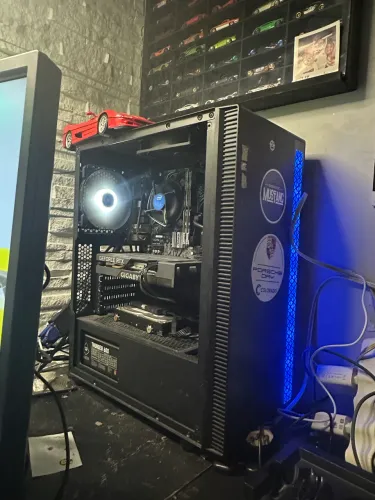 Computador gamer (config na segunda foto e na descrição)