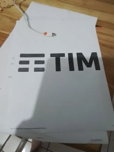 Uma folha imprimida escrito TIM