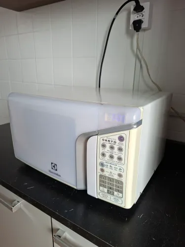 Micro-ondas 27L