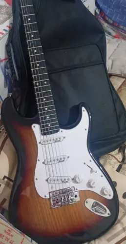Vendo guitarra completa 