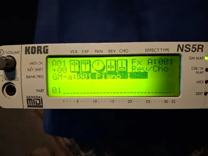 Korg NS5R - Módulo MIDI Profissional | Timbres clássicos Korg dos anos 90