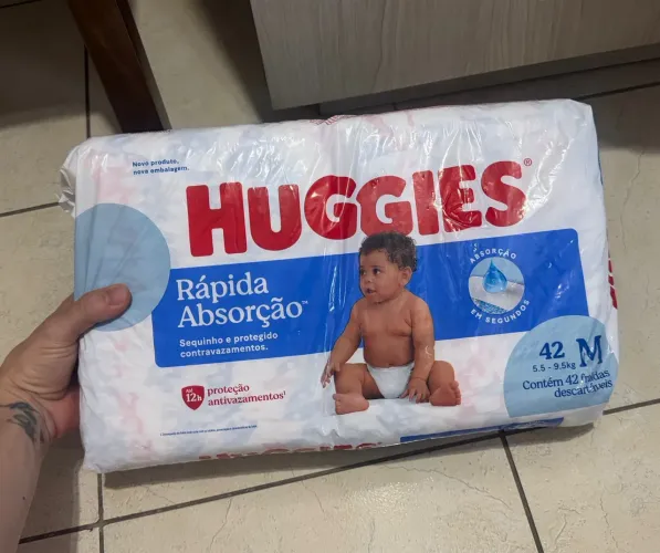 3 pacotes de Fraldas Huggies Rápida Absorção tamanho M 42 unidades R$ 35,00 (cada pacote)