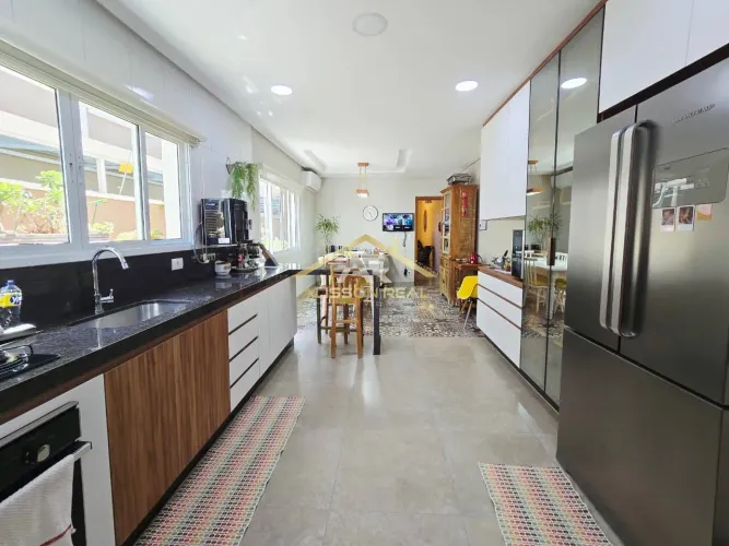 Lindo Sobrado 232m² com 3 Suítes, 3 Vagas no Umuarama prox Cidade de Deus.