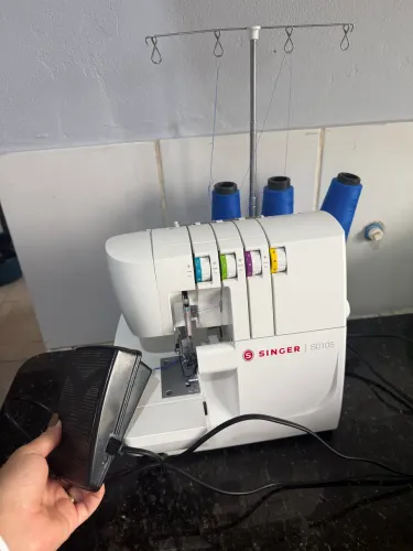 Maquina de Costura Singer Overloque 110V