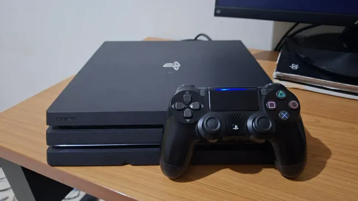 PS4 Pro 1TB Desbloqueado GoldHEN + Controle + Jogos