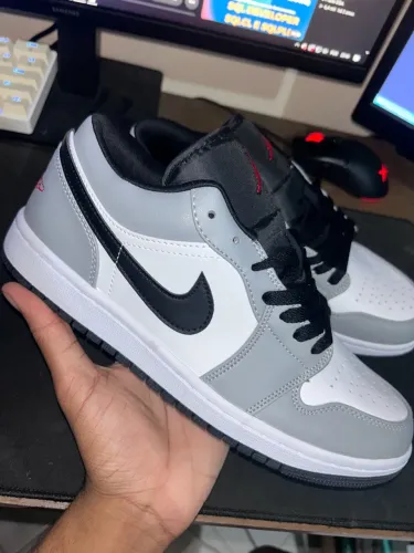 Air Jordan 1 Low Light Smoke Grey