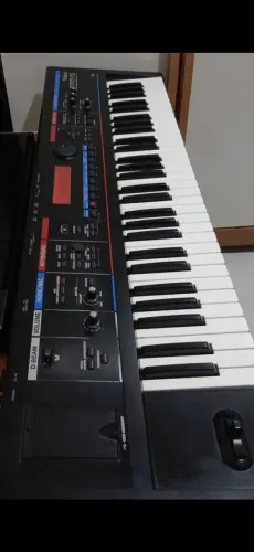 Teclado Roland Juno Di