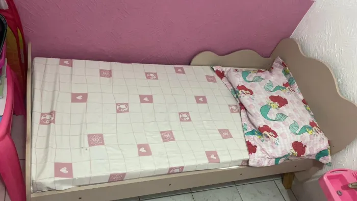 Cama infantil com colchão 