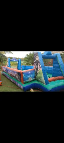 Vendo Futebol de sabão 5x10m (temático) 
