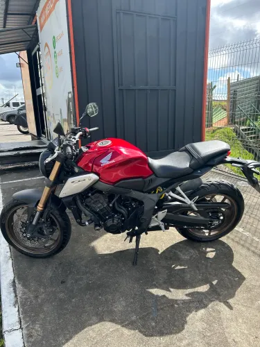 CB650r 2021 17.000 km Toda revisada.