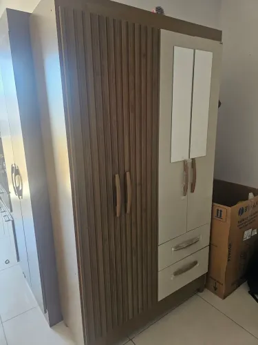 Vende-se guarda roupa solteiro