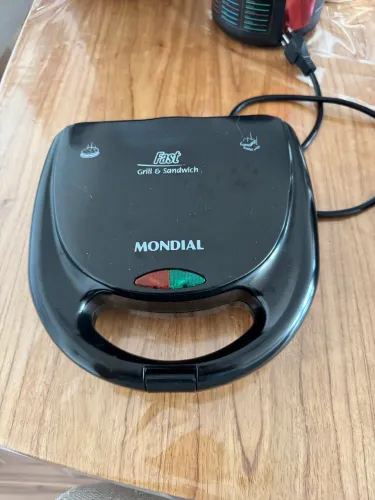 Sanduicheira Mondial