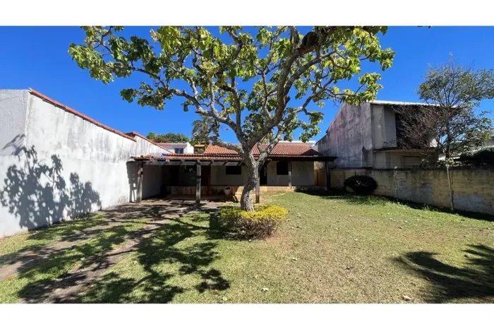 Casa térrea no Condomínio Estancia Jardim Botânico II