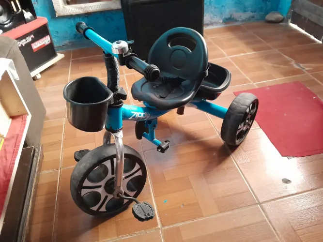 Triciclo infantil usado