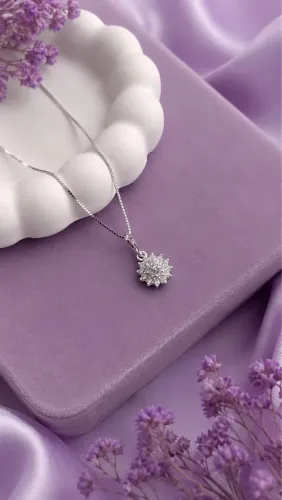 Colar Flor Cravejada em Prata 925