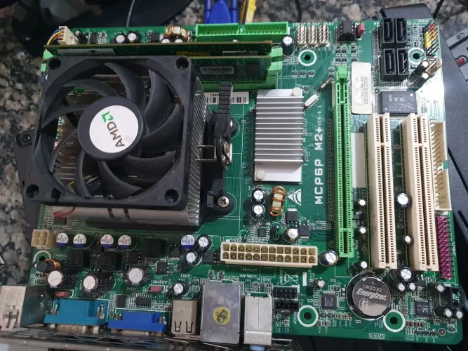 Placa mãe ddr2 - Sempron le1250 - 4gb!