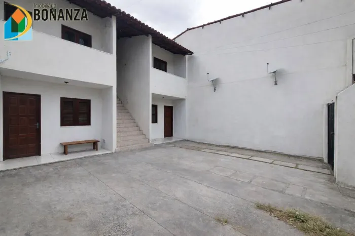 Casa para alugar no Jose Walter com 02 Quartos e vaga de garagem