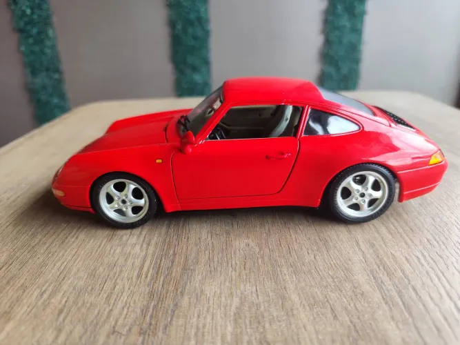 Porsche 911 carreira 1/18