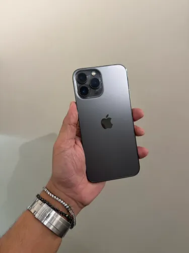 IPHONE 13 PRO MAX 128GB COM TELA NOVA, PROMOÇÃO SO NO PIX OU CARTÃO. LOJA NO RIOMAR.