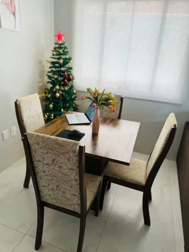 Mesa de Jantar com 4 cadeiras 