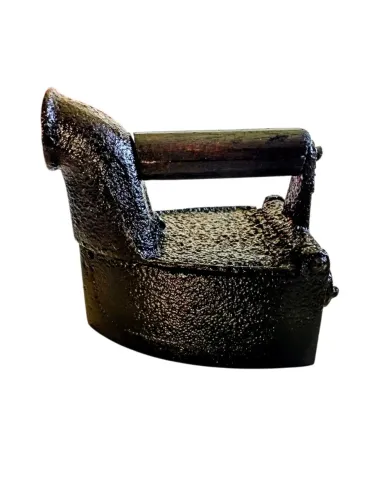 Ferro de passar roupa a brasa antigo