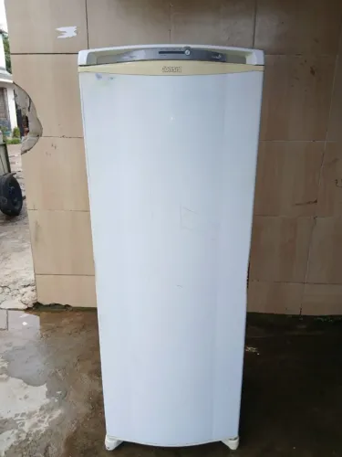 Vendo geladeira consul 340 litros 