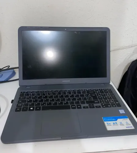 NOTBOOK SAMSUNG ESSENTIALS E30