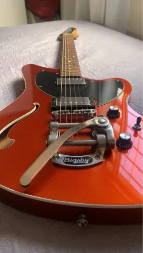 Guitarra Tagima jet blues