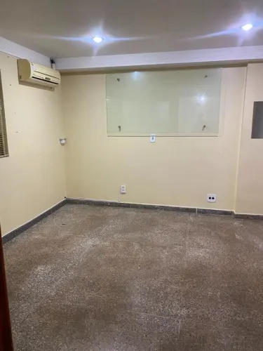 Alugo sala comercial de 100 m² com localização privilegiada no Guará