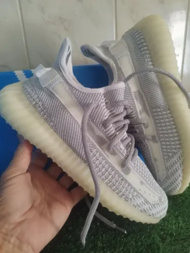 Tênis Adidas yeeezy Tam 35 cinza refletivo