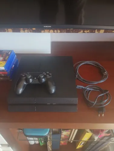 Playstation 4 usado + Controle + 7 jogos