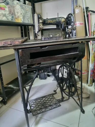 OPORTUNIDADE - Máquina de Costura antiga Pfaff