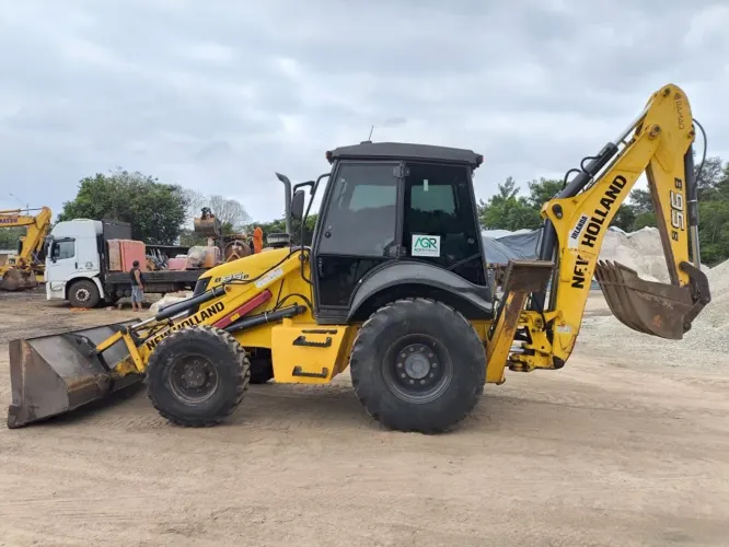 Retroescavadeira New Holland