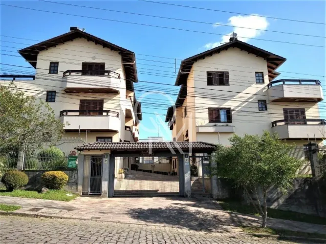 Sobrado triplex semimobiliado no Colina Sorriso