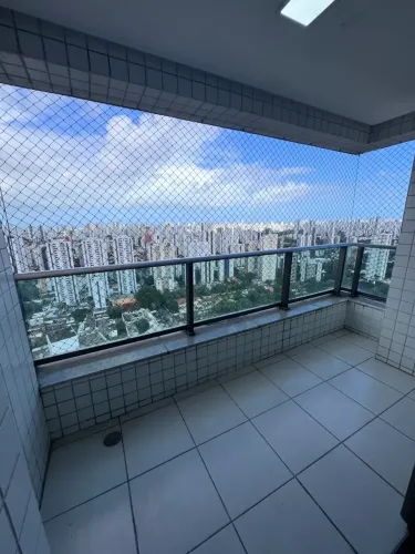 4 Qts, 3 Sts em Casa Amarela. Andar Alto. 132m2