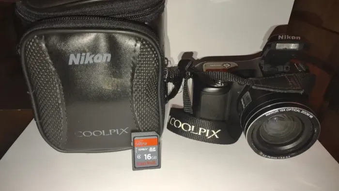 Máquina Fotográfica Nikon Coolpix L100