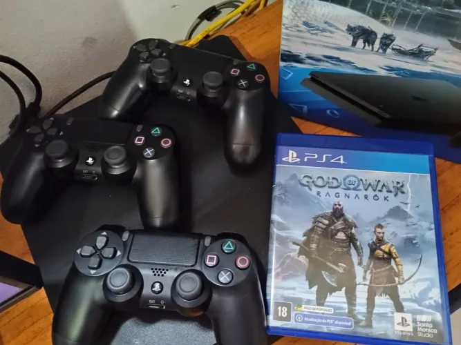 Playstation 4 Slim 1TB em ótimo estado de conservação