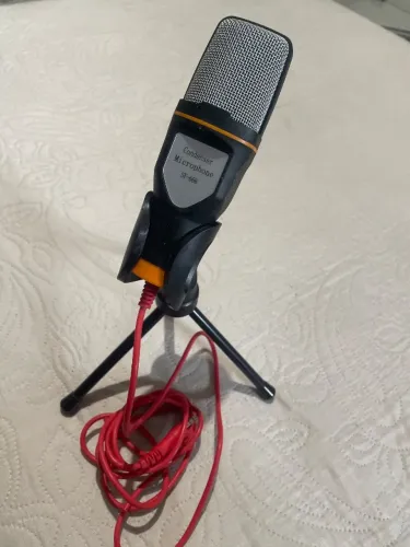Microfone marca tomate, com suporte
