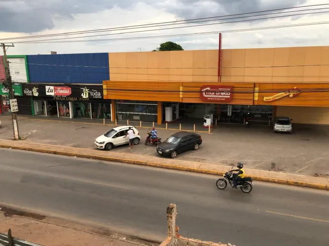 Prédio Comercial na Av. dos Trabalhadores próximo do terminal do cpa I