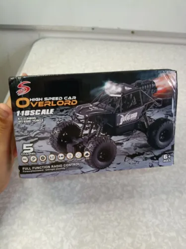 Carrinho de controle remoto off road com fumaça