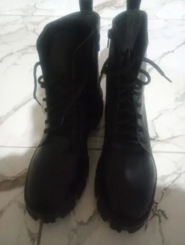 Vende se uma bota cortono feminina Nova 