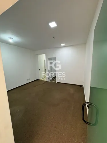 Loja Comercial Com Vitrine, Estacionamento Para Clientes, 60 m², Jardim São Luiz