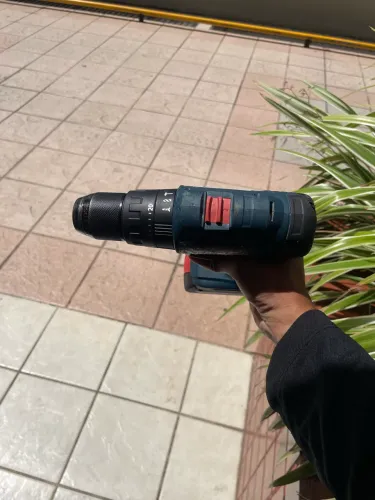 PARAFUSADEIRA/FURADEIRA SEM FIO BOSCH