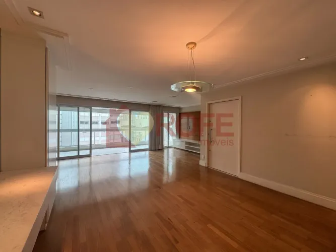Venda de apto na R. José Maria Lisboa, 170 m², 3 suítes, 4 vagas e lazer