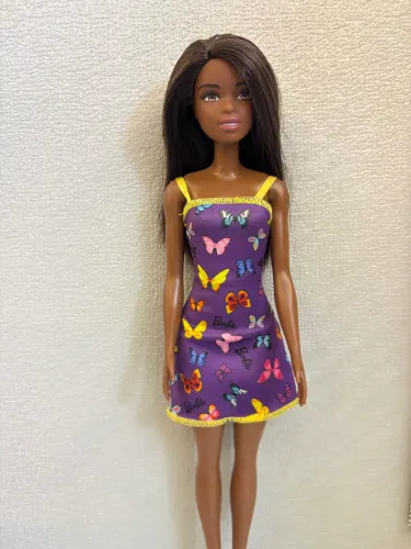 Boneca Barbie Fashionista Negra Vestido Roxo