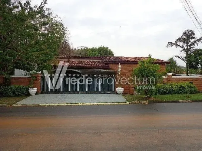 CASA À VENDA EM SOUSAS, 03 DORMITÓRIOS, TERRENO 976m²